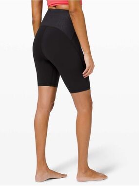 Lululemon Blissful Bend Super High-Rise Short size 4